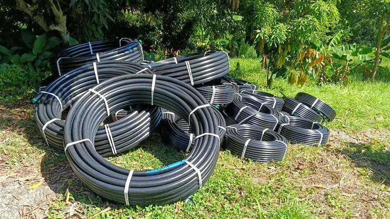 Rollos de tubería PEAD para riego en campo